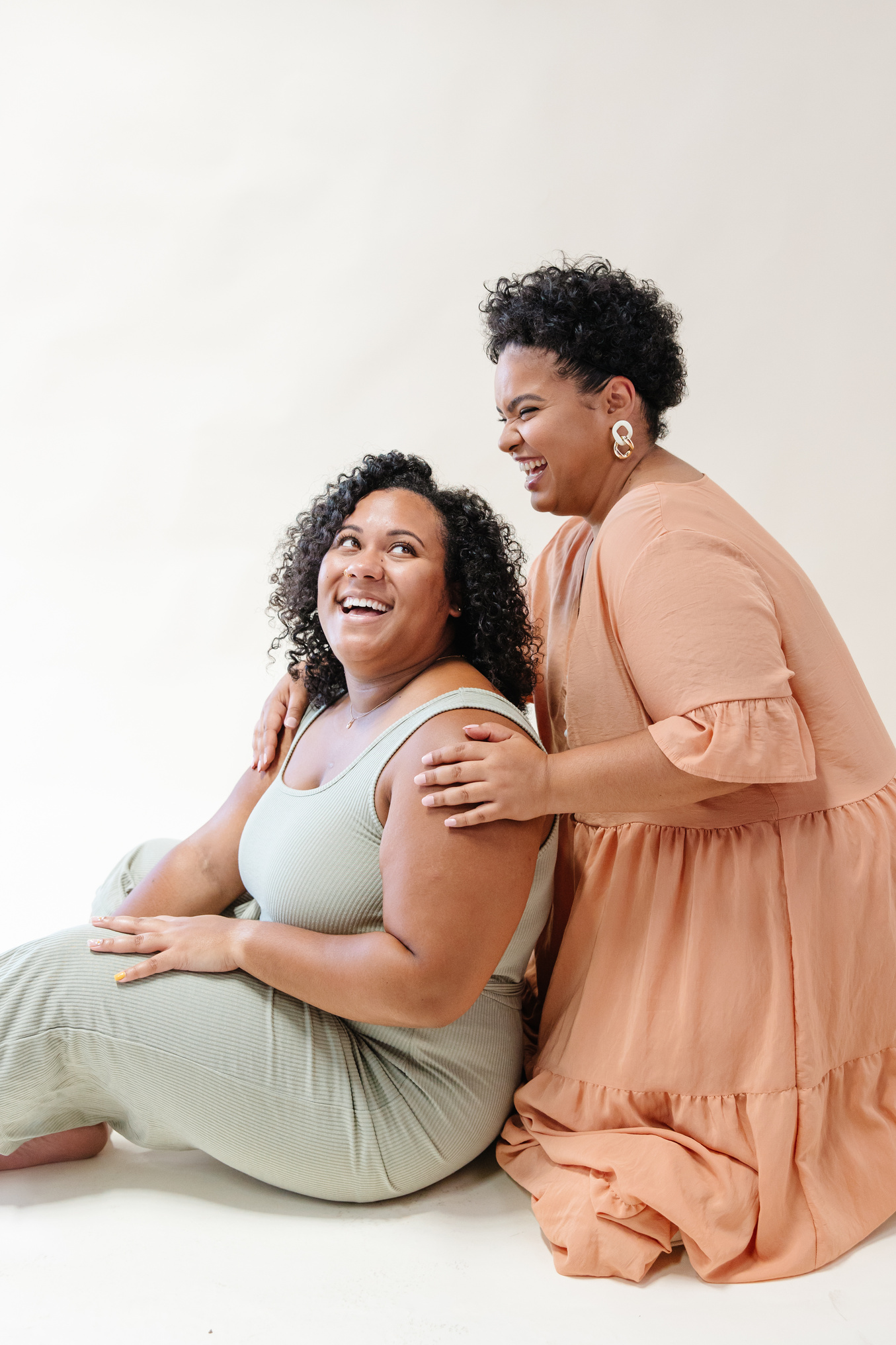 Women Modeling for Sustainable Clothes